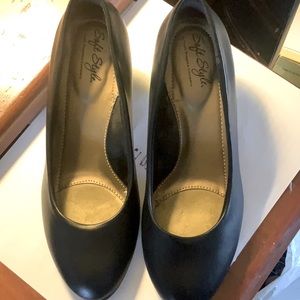 Hush Puppies Soft Style black pumps 6.5,